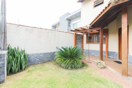 Área externa de casa à venda com 3 quartos, 200m² em Igara, Canoas