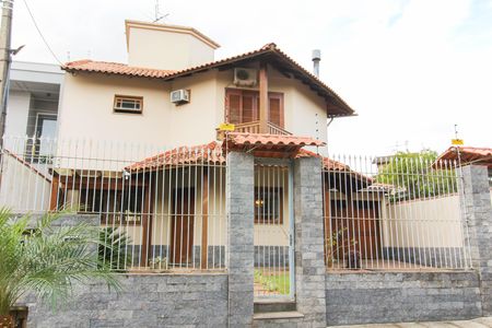Fachada de casa à venda com 3 quartos, 200m² em Igara, Canoas