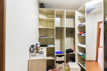 Casa à venda com 200m², 3 quartos e 3 vagas Casa à venda com 200m², 3 quartos e 3 vagasSuíte