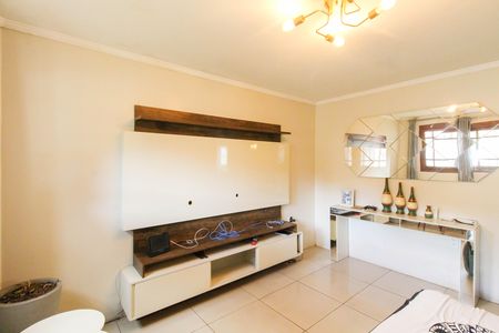 Casa à venda com 200m², 3 quartos e 3 vagas Casa à venda com 200m², 3 quartos e 3 vagasSala