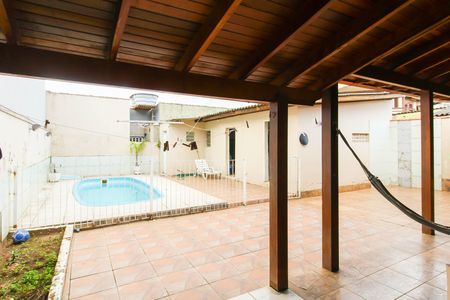 Casa à venda com 200m², 3 quartos e 3 vagas Casa à venda com 200m², 3 quartos e 3 vagasÁrea externa