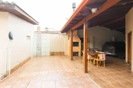 Casa à venda com 200m², 3 quartos e 3 vagas Casa à venda com 200m², 3 quartos e 3 vagasÁrea externa