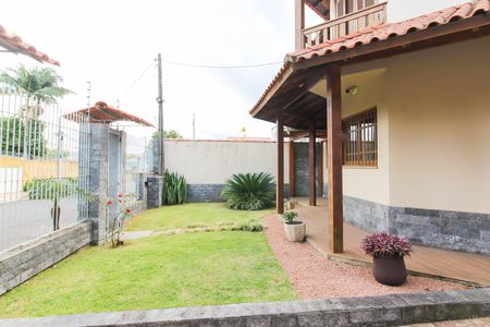 Casa à venda com 200m², 3 quartos e 3 vagas Casa à venda com 200m², 3 quartos e 3 vagasÁrea externa