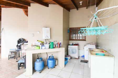 Casa à venda com 200m², 3 quartos e 3 vagas Casa à venda com 200m², 3 quartos e 3 vagasÁrea externa