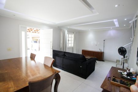 Casa para alugar com 120m², 3 quartos e 1 vagaSala