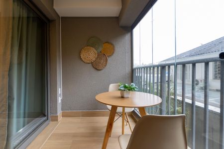 Varanda de kitnet/studio à venda com 1 quarto, 30m² em Moema, São Paulo