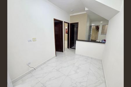 Sala de casa de condomínio para alugar com 1 quarto, 47m² em Jardim Melvi, Praia Grande