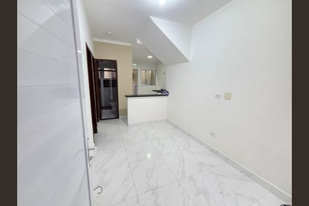 Sala de casa de condomínio para alugar com 1 quarto, 47m² em Jardim Melvi, Praia Grande