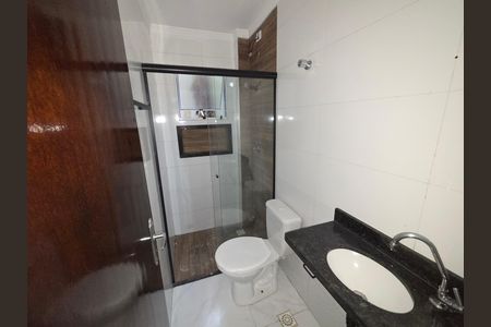 Banheiro de casa de condomínio para alugar com 1 quarto, 47m² em Jardim Melvi, Praia Grande