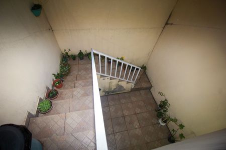 Casa à venda com 120m², 3 quartos e 2 vagas Casa à venda com 120m², 3 quartos e 2 vagasEscada