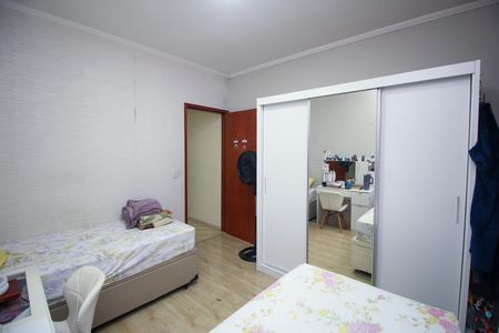 Casa à venda com 120m², 3 quartos e 2 vagas Casa à venda com 120m², 3 quartos e 2 vagasQuarto 2