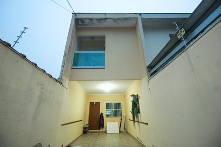 Casa à venda com 120m², 3 quartos e 2 vagas Casa à venda com 120m², 3 quartos e 2 vagasFachada