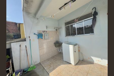 Casa à venda com 100m², 3 quartos e 3 vagasÁrea de Serviço 2