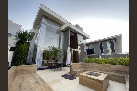 Casa de condomínio à venda com 390m², 4 quartos e 2 vagas Casa de condomínio à venda com 390m², 4 quartos e 2 vagasFoto 10