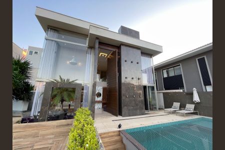 Casa de condomínio à venda com 390m², 4 quartos e 2 vagas Casa de condomínio à venda com 390m², 4 quartos e 2 vagasFoto 01