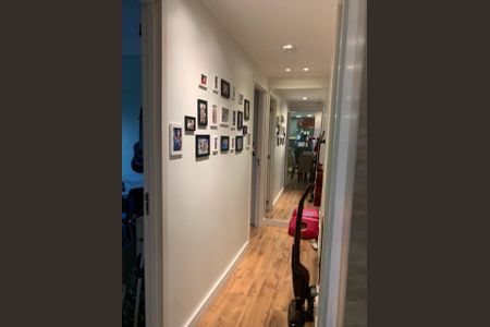 Corredor de apartamento à venda com 3 quartos, 65m² em Azenha, Porto Alegre