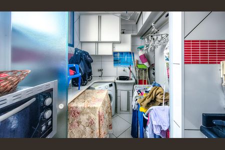 Apartamento à venda com 74m², 2 quartos e 1 vaga Apartamento à venda com 74m², 2 quartos e 1 vagaCozinha e Área de Serviço