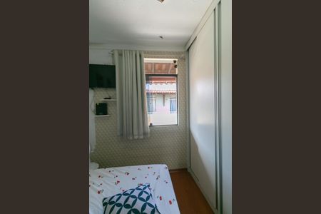Casa de condomínio à venda com 90m², 4 quartos e 2 vagas