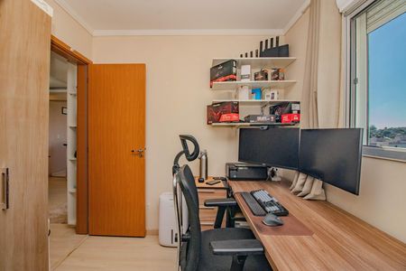 Quarto 1 de apartamento para alugar com 2 quartos, 47m² em Morro Santana, Porto Alegre