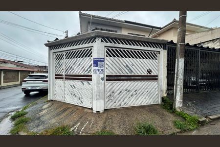 Casa à venda com 125m², 3 quartos e 2 vagas Casa à venda com 125m², 3 quartos e 2 vagasFachada