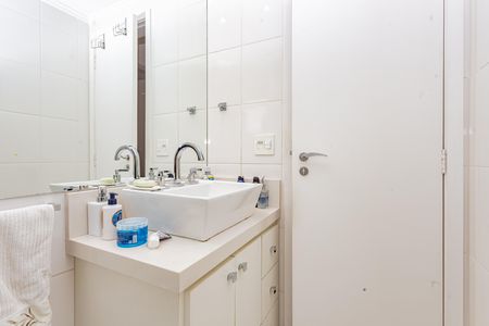 Apartamento para alugar com 62m², 2 quartos e 2 vagas Apartamento para alugar com 62m², 2 quartos e 2 vagasBanheiro