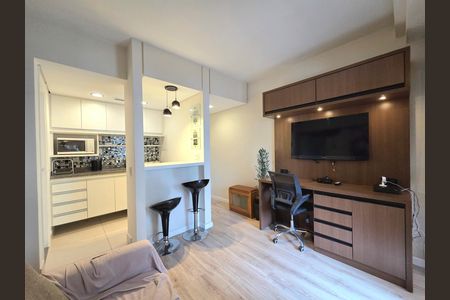 Sala/Cozinha de kitnet/studio para alugar com 1 quarto, 37m² em Indianópolis, São Paulo