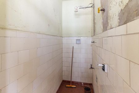 Apartamento à venda com 100m², 2 quartos e sem vaga Apartamento à venda com 100m², 2 quartos e sem vagaBanheiro de Serviço