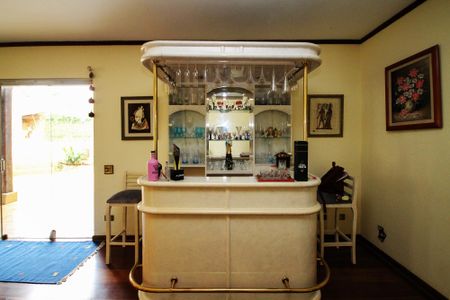 Casa de condomínio para alugar com 1500m², 7 quartos e 8 vagas Casa de condomínio para alugar com 1500m², 7 quartos e 8 vagasBar Sala de Estar