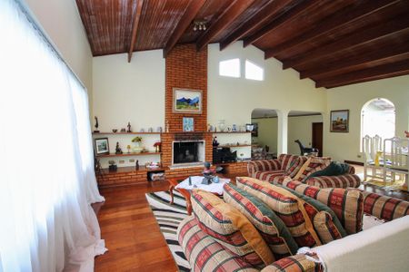 Casa de condomínio para alugar com 1500m², 7 quartos e 8 vagas Casa de condomínio para alugar com 1500m², 7 quartos e 8 vagasSala de Lareira