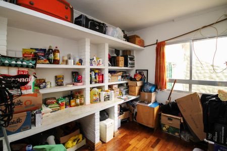 Casa de condomínio para alugar com 1500m², 7 quartos e 8 vagas Casa de condomínio para alugar com 1500m², 7 quartos e 8 vagasEscritório