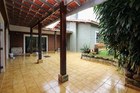 Casa de condomínio para alugar com 1500m², 7 quartos e 8 vagas Casa de condomínio para alugar com 1500m², 7 quartos e 8 vagasVaranda