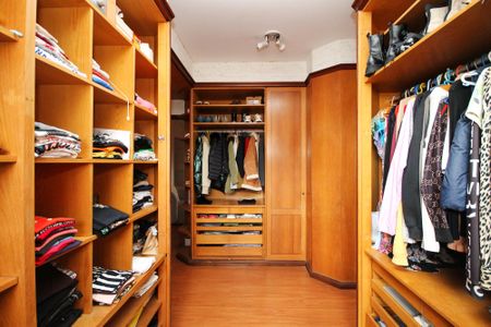 Casa de condomínio para alugar com 1500m², 7 quartos e 8 vagas Casa de condomínio para alugar com 1500m², 7 quartos e 8 vagasCloset Suíte 1