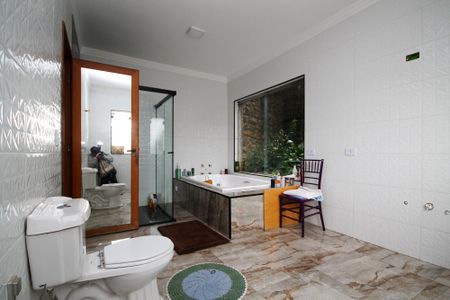 Casa de condomínio para alugar com 1500m², 7 quartos e 8 vagas Casa de condomínio para alugar com 1500m², 7 quartos e 8 vagasBanheiro Suíte 1