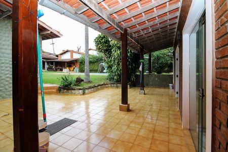 Casa de condomínio para alugar com 1500m², 7 quartos e 8 vagas Casa de condomínio para alugar com 1500m², 7 quartos e 8 vagasVaranda