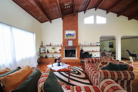Casa de condomínio para alugar com 1500m², 7 quartos e 8 vagas Casa de condomínio para alugar com 1500m², 7 quartos e 8 vagasSala de Lareira