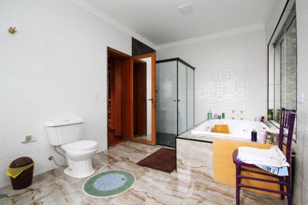 Casa de condomínio para alugar com 1500m², 7 quartos e 8 vagas Casa de condomínio para alugar com 1500m², 7 quartos e 8 vagasBanheiro Suíte 1