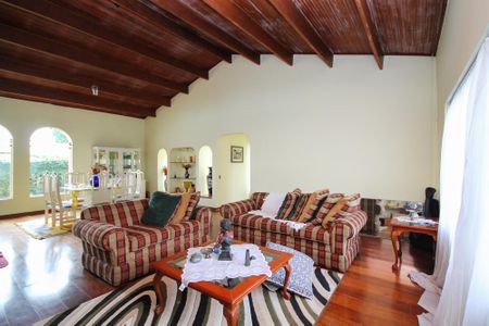 Casa de condomínio para alugar com 1500m², 7 quartos e 8 vagas Casa de condomínio para alugar com 1500m², 7 quartos e 8 vagasSala de Lareira