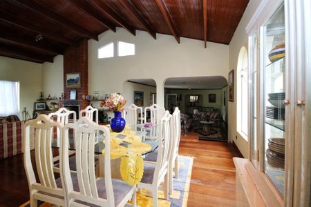 Casa de condomínio para alugar com 1500m², 7 quartos e 8 vagas Casa de condomínio para alugar com 1500m², 7 quartos e 8 vagasSala de Jantar