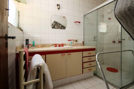 Casa de condomínio para alugar com 1500m², 7 quartos e 8 vagas Casa de condomínio para alugar com 1500m², 7 quartos e 8 vagasBanheiro Suíte 2