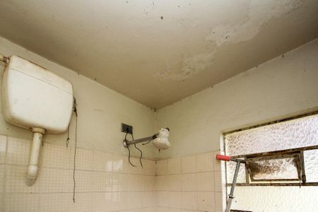 Casa de condomínio para alugar com 1500m², 7 quartos e 8 vagas Casa de condomínio para alugar com 1500m², 7 quartos e 8 vagasBanheiro de Serviço