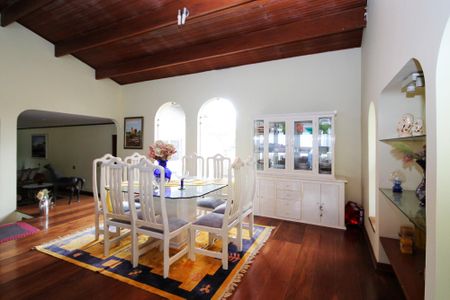 Casa de condomínio para alugar com 1500m², 7 quartos e 8 vagas Casa de condomínio para alugar com 1500m², 7 quartos e 8 vagasSala de Jantar