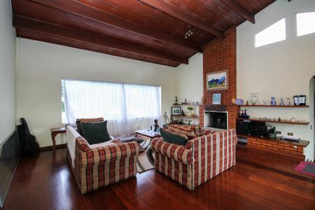 Casa de condomínio para alugar com 1500m², 7 quartos e 8 vagas Casa de condomínio para alugar com 1500m², 7 quartos e 8 vagasSala de Lareira