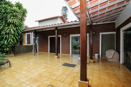 Casa de condomínio para alugar com 1500m², 7 quartos e 8 vagas Casa de condomínio para alugar com 1500m², 7 quartos e 8 vagasVaranda