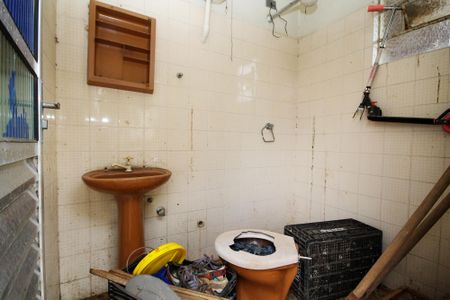 Casa de condomínio para alugar com 1500m², 7 quartos e 8 vagas Casa de condomínio para alugar com 1500m², 7 quartos e 8 vagasBanheiro de Serviço