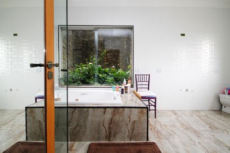 Casa de condomínio para alugar com 1500m², 7 quartos e 8 vagas Casa de condomínio para alugar com 1500m², 7 quartos e 8 vagasBanheiro Suíte 1