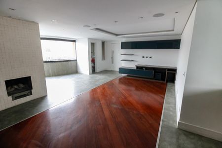 Apartamento à venda com 160m², 4 quartos e 2 vagasSala
