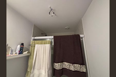 Apartamento à venda com 75m², 2 quartos e 1 vaga Apartamento à venda com 75m², 2 quartos e 1 vagaBanheiro do Quarto 1