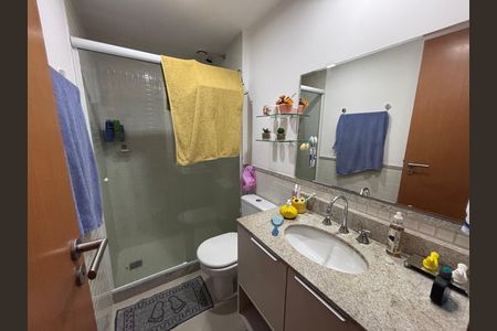 Apartamento à venda com 75m², 2 quartos e 1 vaga Apartamento à venda com 75m², 2 quartos e 1 vagaBanheiro