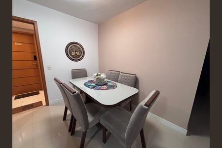 Apartamento à venda com 75m², 2 quartos e 1 vaga Apartamento à venda com 75m², 2 quartos e 1 vagaSala