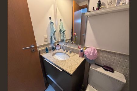 Apartamento à venda com 75m², 2 quartos e 1 vaga Apartamento à venda com 75m², 2 quartos e 1 vagaBanheiro do Quarto 1